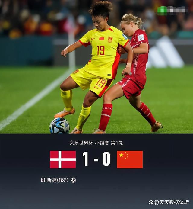 女的扒开尿口给男的捅